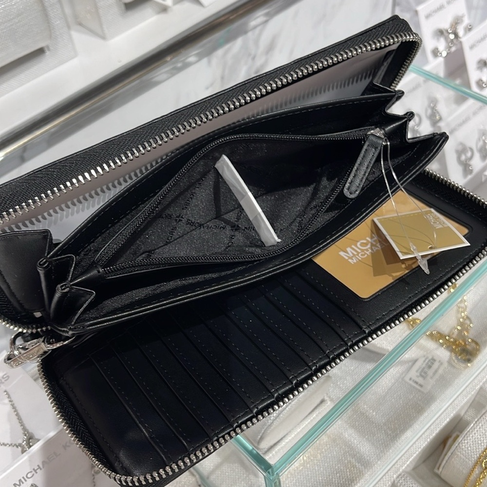 MICHAEL KORS Continental Wristlet Phone Case Wallet 
Black 
NWT - Picture 13 of 16